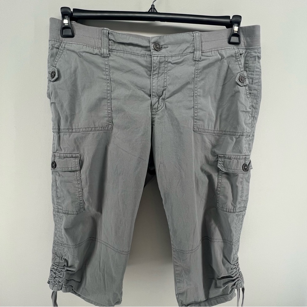 Women’s Sonoma gray capri mid rise pants size 16